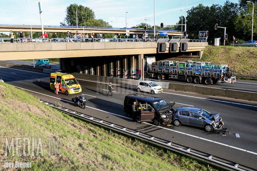 Aanrijding met een gewonde leidt tot veel vertraging op A20 Rotterdam (video)