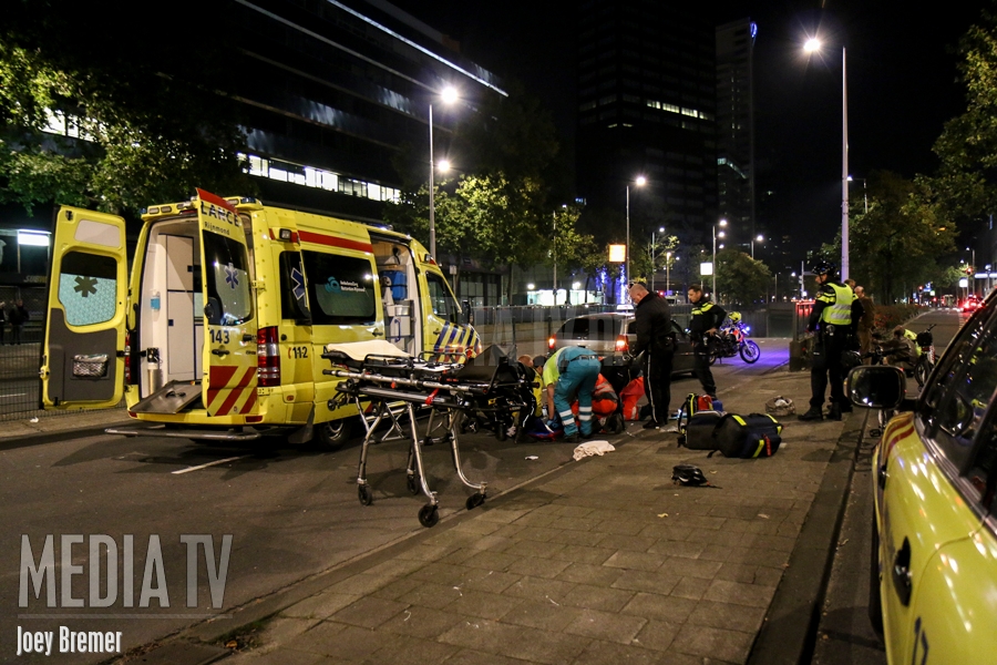 Persoon zwaargewond na aanrijding met taxi Westblaak Rotterdam (video)