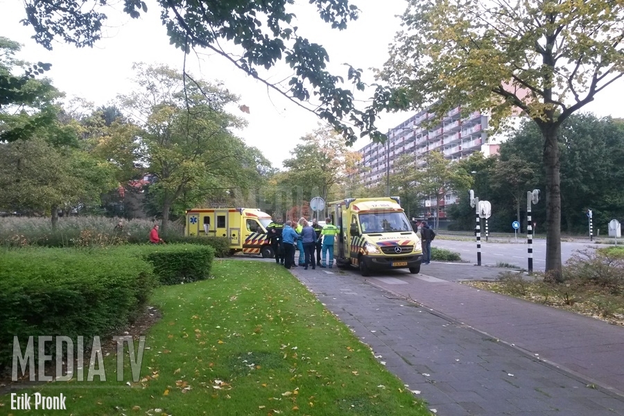 Moeder en kind gewond bij aanrijding met snorscooter Holysingel Vlaardingen