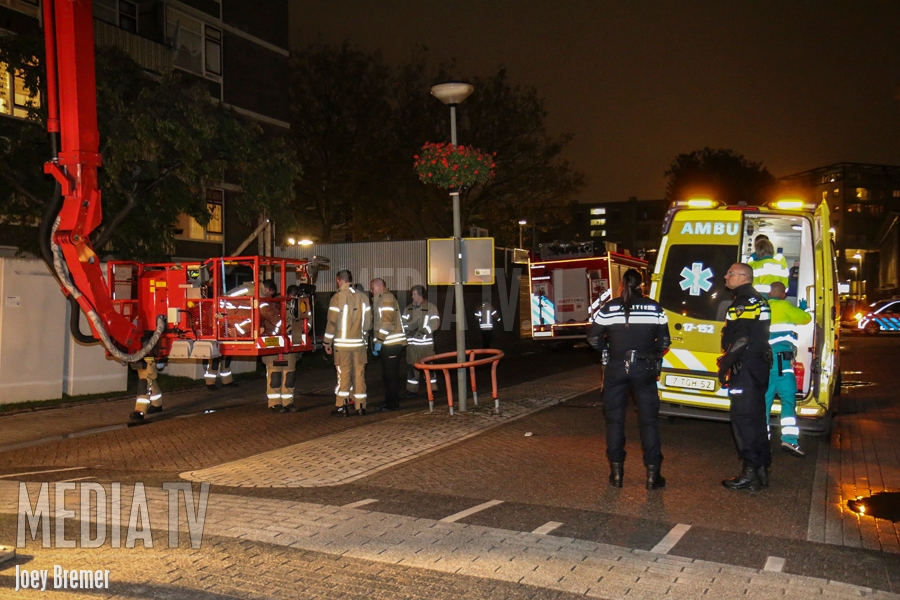 Man zwaargewond bij steekpartij in woning Parkweg Schiedam (video)