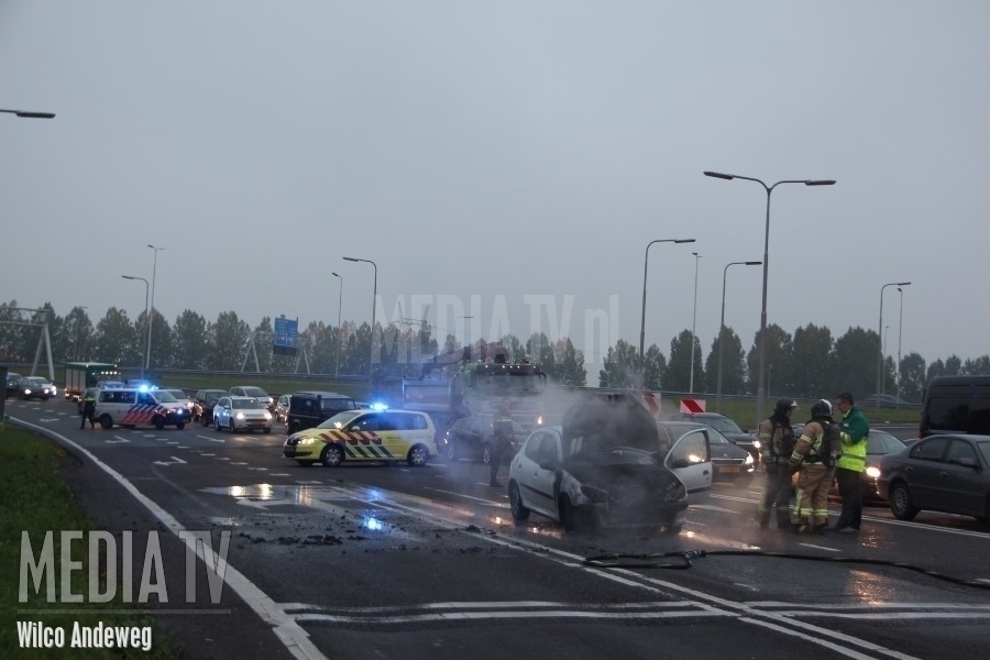Autobrand snelweg A15 afrit Barendrecht