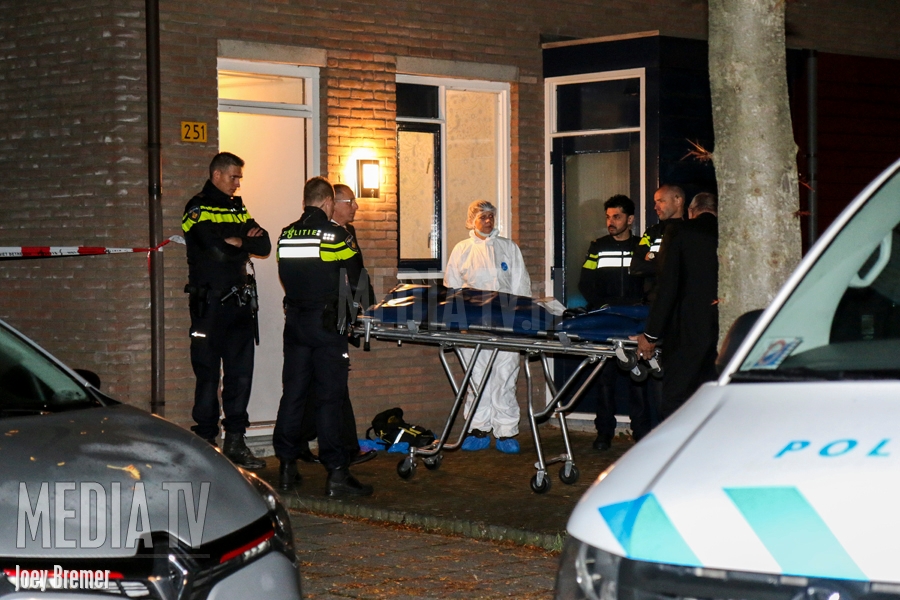 4-jarig jongetje dood gevonden in woning Frida Katz-erf Dordrecht (video)