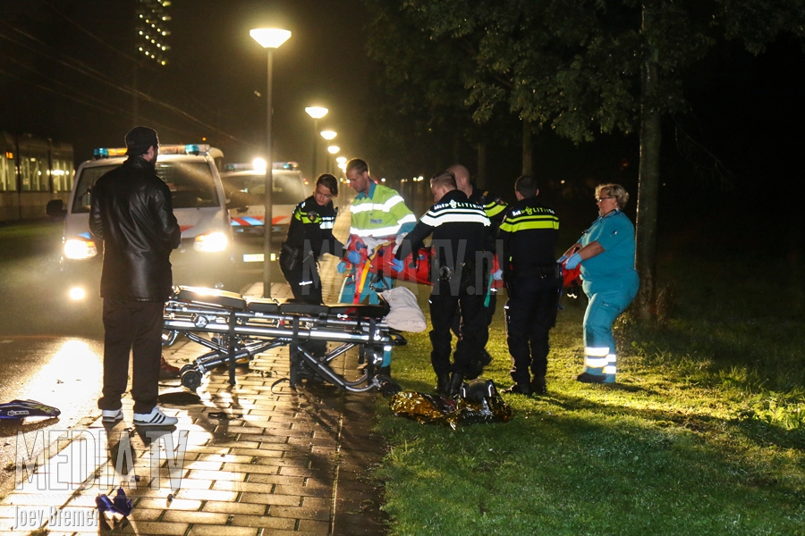 Scooterrijder gewond na uitwijkmanoeuvre voor voetganger Over de Dammen Vlaardingen