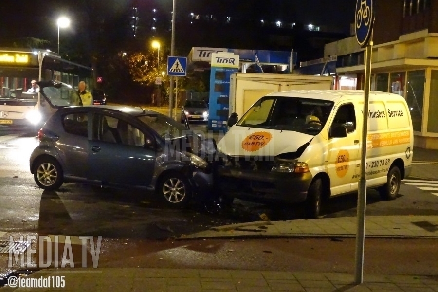 Gewonde bij aanrijding Burgemeester Baumannlaan Rotterdam