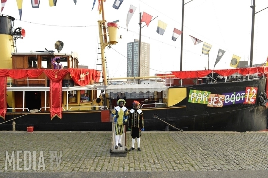 Bezoek de enige echte stoomboot van Sinterklaas: Pakjesboot 12
