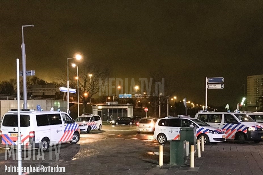 Agent geslagen door uitgaanspubliek Prins Alexanderlaan Rotterdam