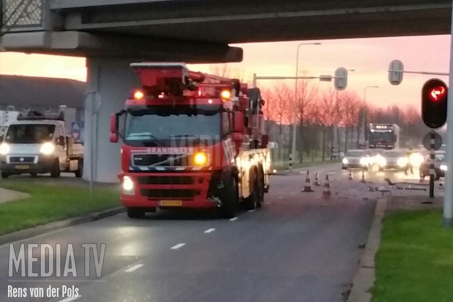 Spoeduitruk brandweer eindigt in aanrijding Schenkelweg Spijkenisse