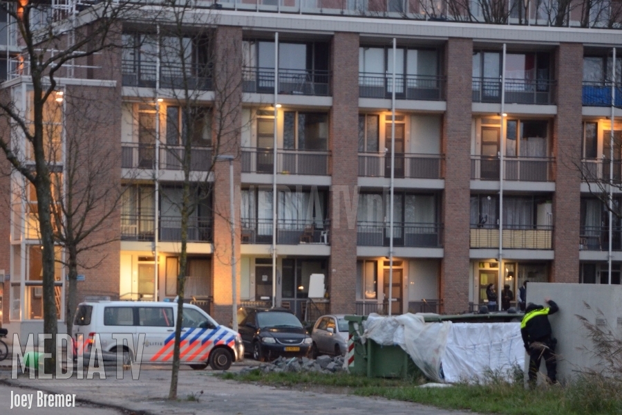 Jonge vrouw gewond bij schietpartij Brekelsveld Rotterdam (video)