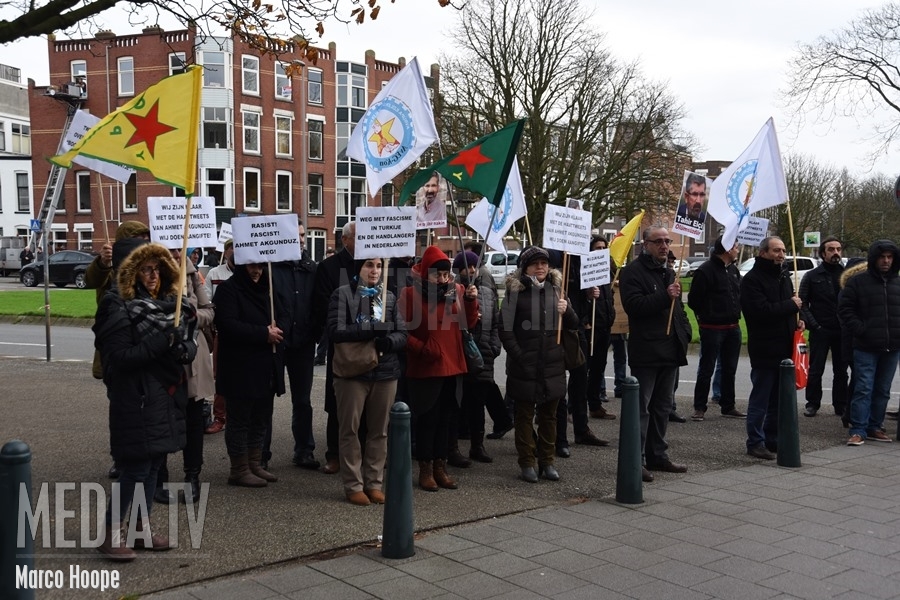 Demonstratie bij Islamitsche Universiteit aan de Bergsingel in Rotterdam