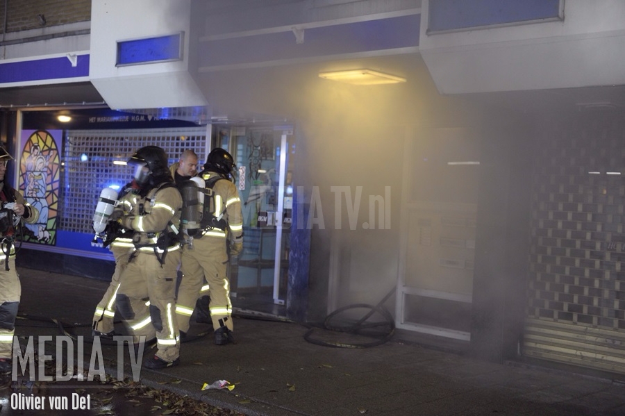 Middelbrand op de Krabbendijkestraat Rotterdam (video)