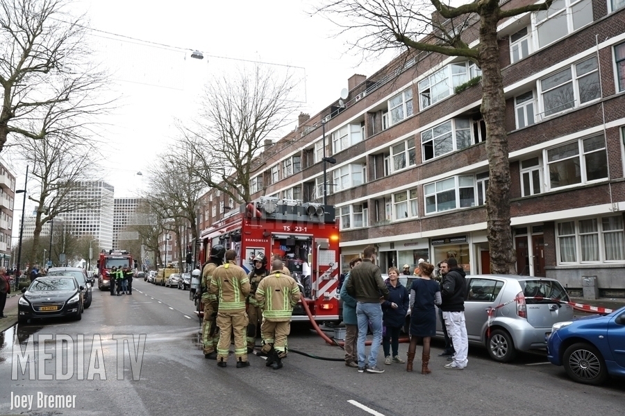 Uitslaande brand in woning Mathenesserweg Rotterdam (video)