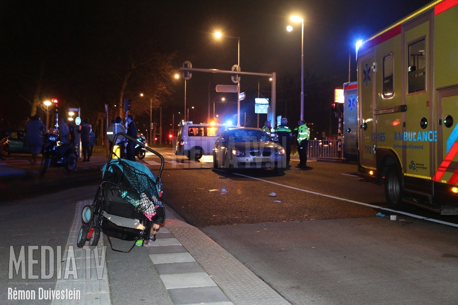Drie gewonden bij ernstige aanrijding Spinozaweg Rotterdam