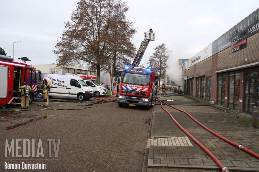 Grote brand treft winkels in Houtstraat Ridderkerk (video)