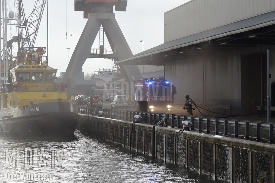 Korte felle brand in loods Marconistraat Rotterdam