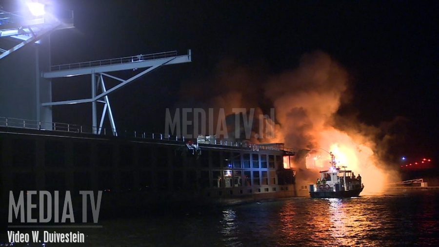 Grote brand op passagiersschip in aanbouw Hardinxveld-Giessendam