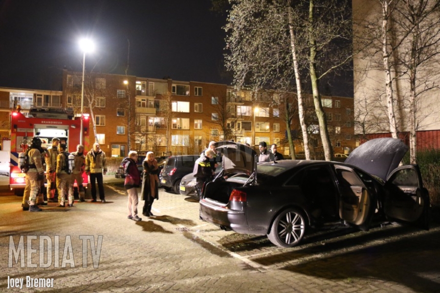 Audi gaat in vlammen op Van Hogendorplaan Vlaardingen
