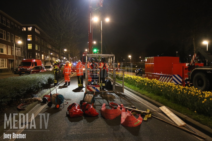 Zwaarlijvige persoon uit de woning gehesen Gordelweg Rotterdam