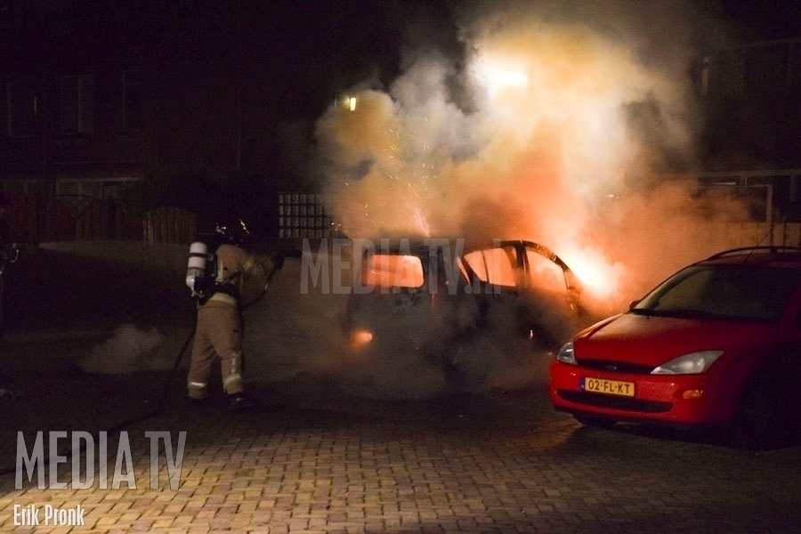 Gestolen auto na overval uitgebrand teruggevonden aan de Robert Schumanring in Vlaardingen