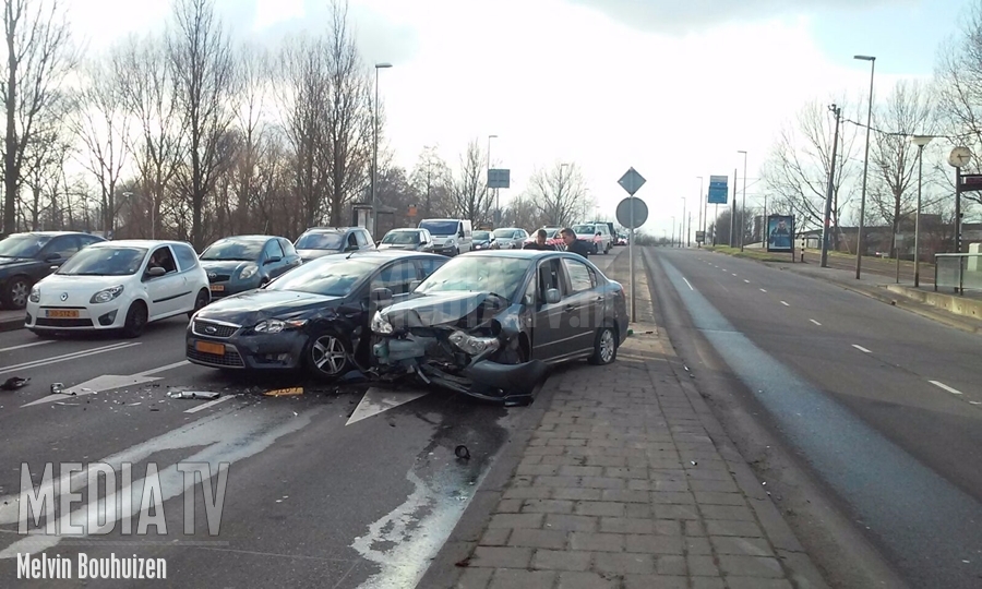 Aanrijding met letsel voor politiebureau Schiedam