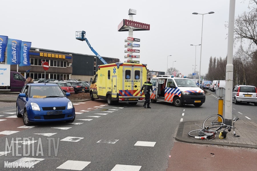 Fietser geschept door automobilist Abraham van Stolkweg Rotterdam