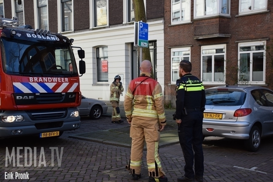 Dakbedekking waait los Zeemansstraat Rotterdam