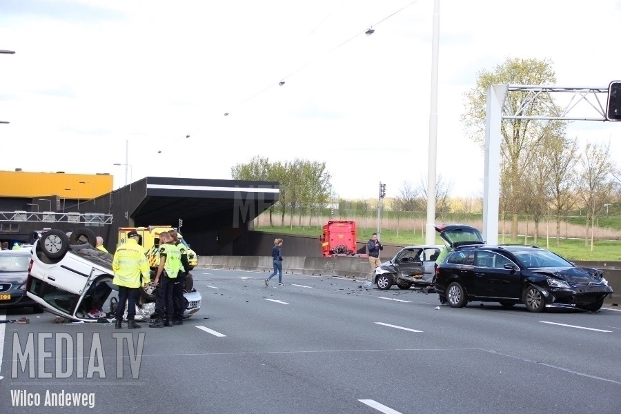 Ongeval met beknelling op snelweg A29 Heinenoordtunnel (video)