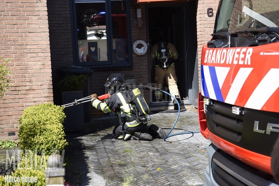 Brand in spouwmuur tijdens verdelgen wespennest Schaepmanstraat Spijkenisse