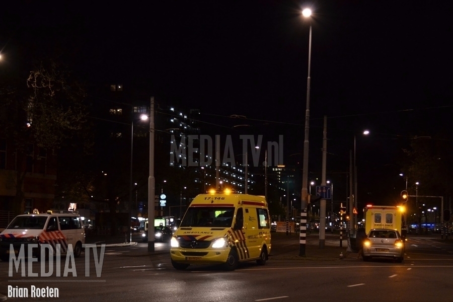 Voetgangers aangereden door personenauto Oostplein Rotterdam