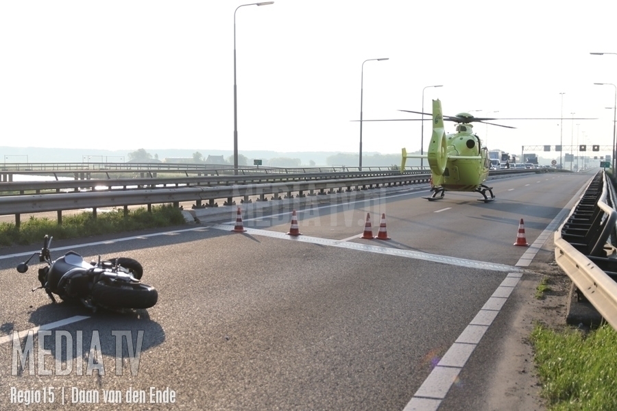 Ernstig ongeval met motor op snelweg A20 bij Maassluis