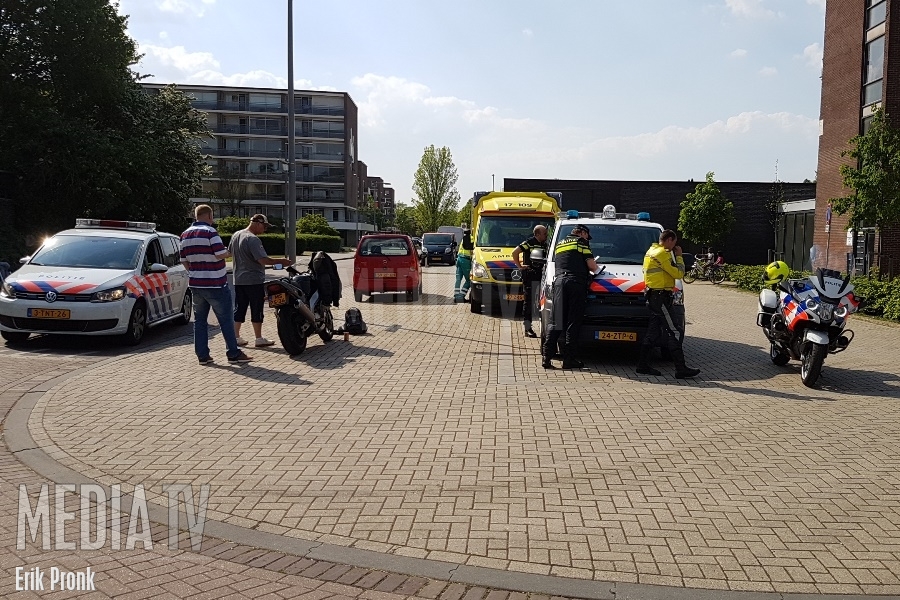 Auto en motor botsen Professor Rutgersstraat Vlaardingen