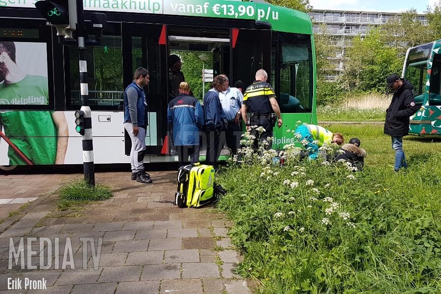 Lichtgewonde bij aanrijding tussen snorscooter en tram Lepelaarsingel Vlaardingen