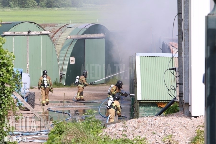 Gewonde bij grote brand in garagebedrijf Bergweg-Zuid Bergschenhoek (video)