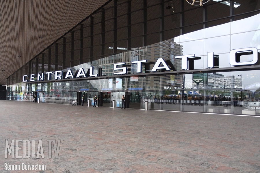 Verwarde man legt treinverkeer Rotterdam CS plat (video)