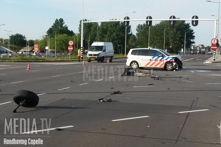 Politieauto betrokken bij aanrijding Van Rijckevorselweg Capelle aan den IJssel