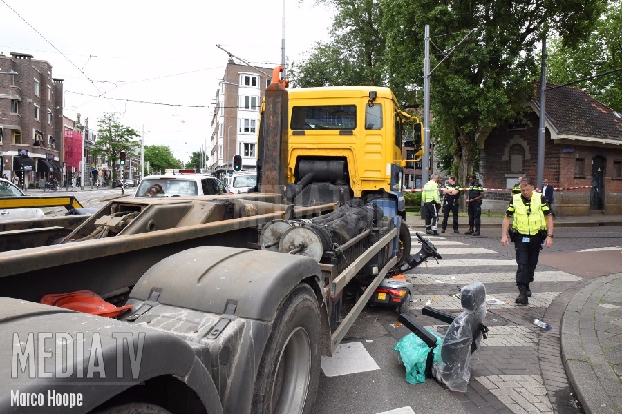 Aanrijding tussen scootmobiel en vrachtwagen Noordsingel Rotterdam