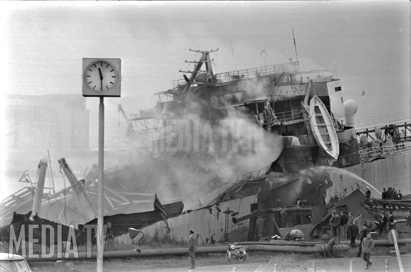 MediaTV Classics: (1965) 16 doden na explosies op tanker Ronastar in de Botlek