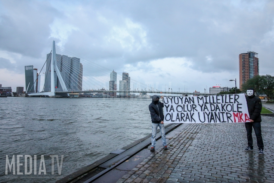 "Anti-Erdogan jeugd" protesteert in Rotterdam