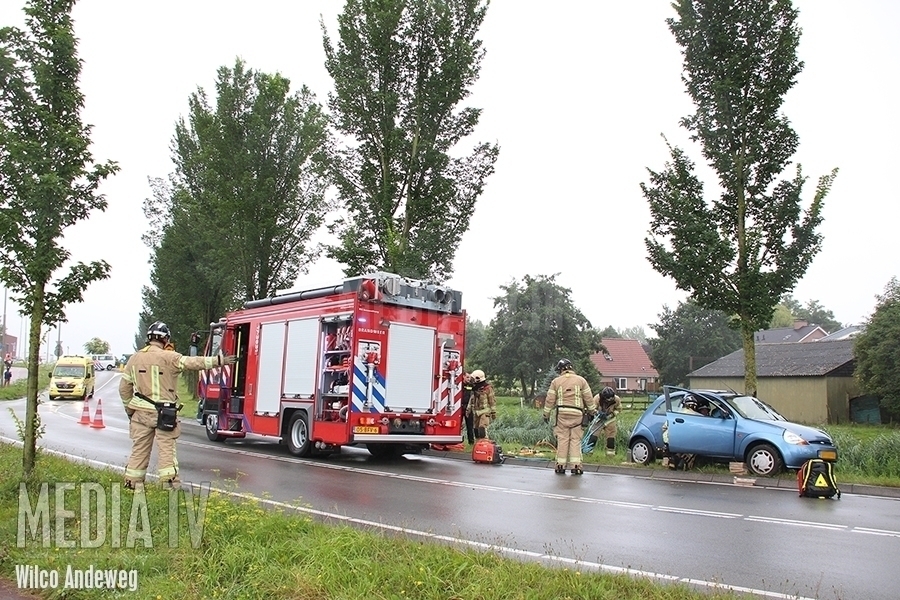 Opnieuw auto uit de bocht op glad wegdek Sweelincklaan Barendrecht