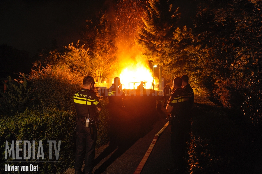 Tuinhuis uitgebrand aan de Slinge Rotterdam (video)