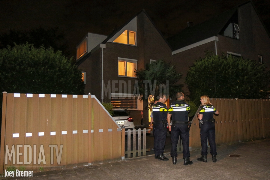 Vuurwapens en handgranaten gevonden in woning Struikheide Rotterdam (video)