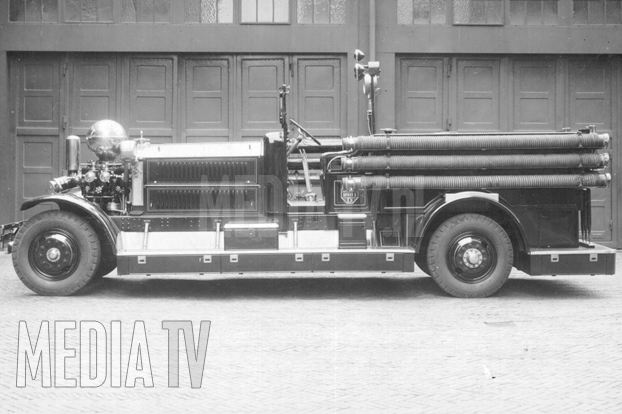 MediaTV Classics: (1928) Ahrens Fox autospuiten bij brandweer Rotterdam