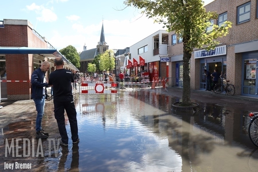 Gesprongen waterleiding Kerkstraat Berkel en Rodenrijs (video)