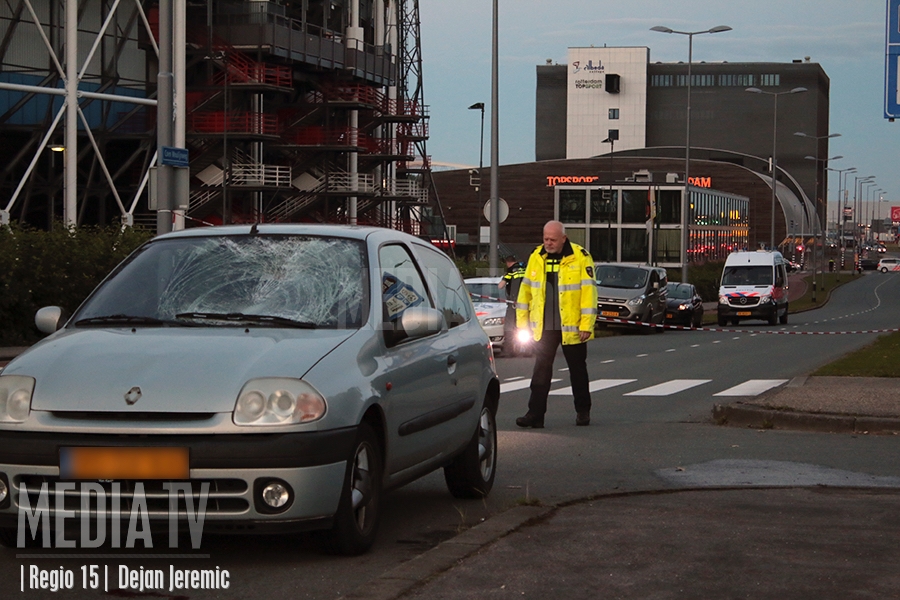 Voetganger geschept Coen Moulijnweg Rotterdam (video)