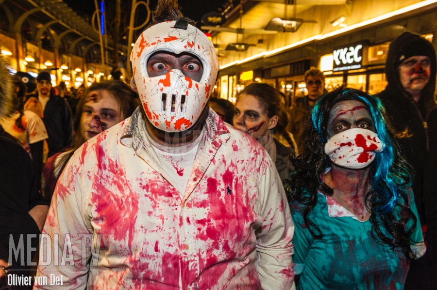 Zombies veroveren Rotterdam centrum tijdens Zombiewalk