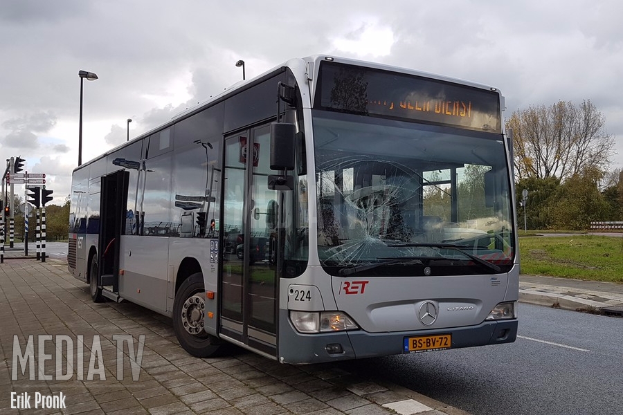 RET-bus betrokken bij aanrijding Mr. L.A. Kesperweg Vlaardingen