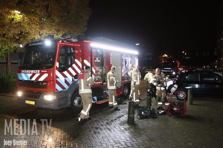 Dode man aangetroffen in woning na brand Zwaluwlaan Schiedam (video)