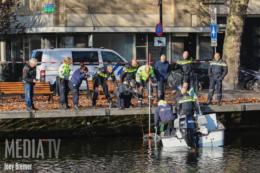 Politie vindt stoffelijk overschot in het water langs de Zaagmolenkade in Rotterdam