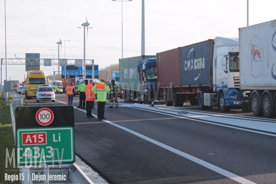Gewonden bij ongeval met drie vrachtwagens snelweg A15 Botlek (video)