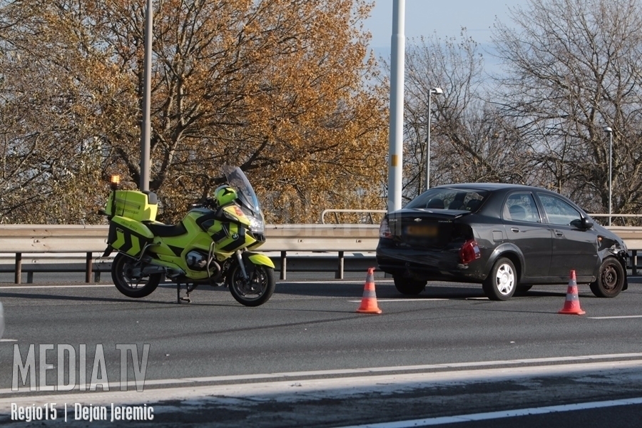Aanrijding tussen auto en vrachtauto snelweg A20 bij Schiedam