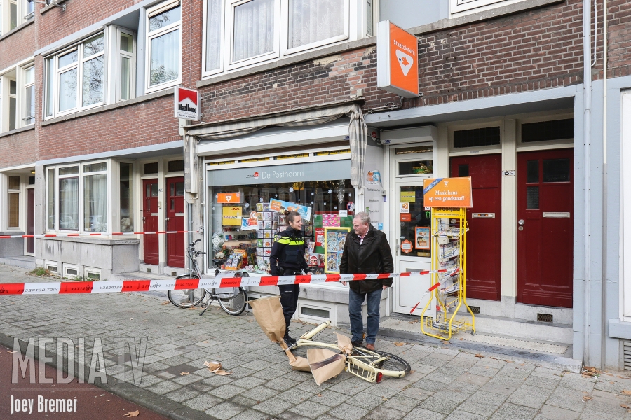 Dader laat fiets achter na overval op tabakszaak Willem Buytewechstraat Rotterdam (video)
